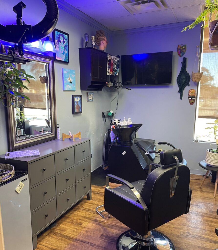 Discover the salon suite benefits of renting a private salon suite for Mallorca. Beauty professionals gain extra career growth and financial independence. Mallorca Salon Studios is the highest rated salon suite provider with 4 locations across San Antonio, Texas. Hair salon suites, salon studios, salon suites for rent. 