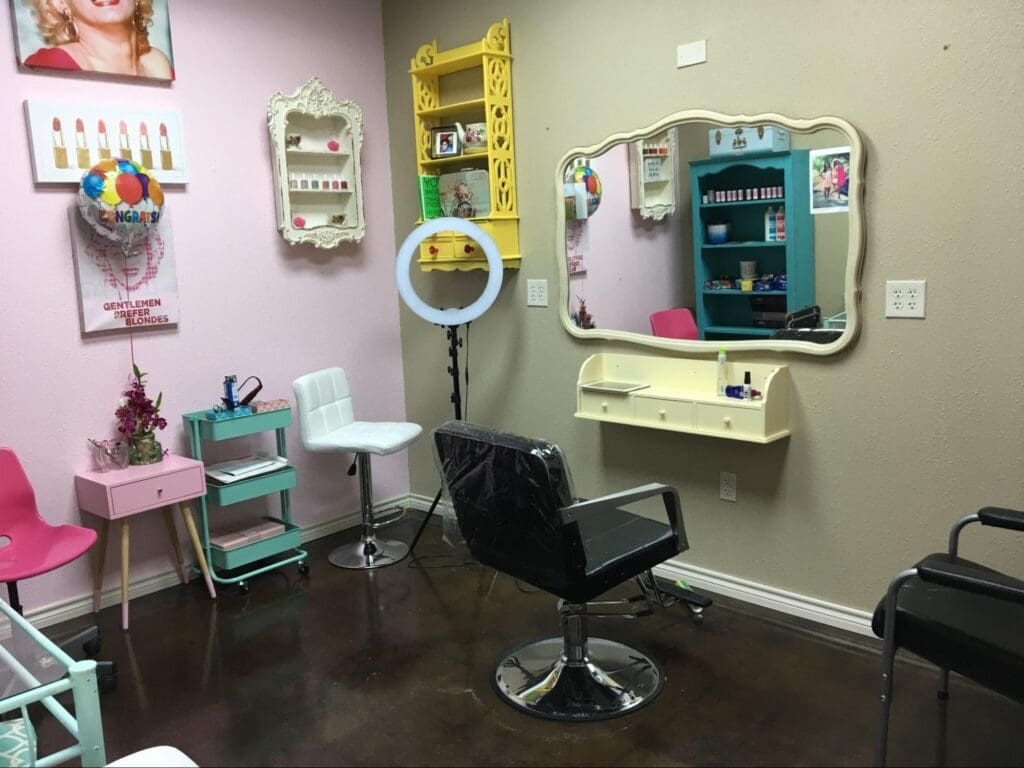 Mallorca salon studios in San Antonio prioritize stylist self care and work-life balance to upheld business longevity. Salon studio, salon suites, salon suites near me, hair salon suites near me.