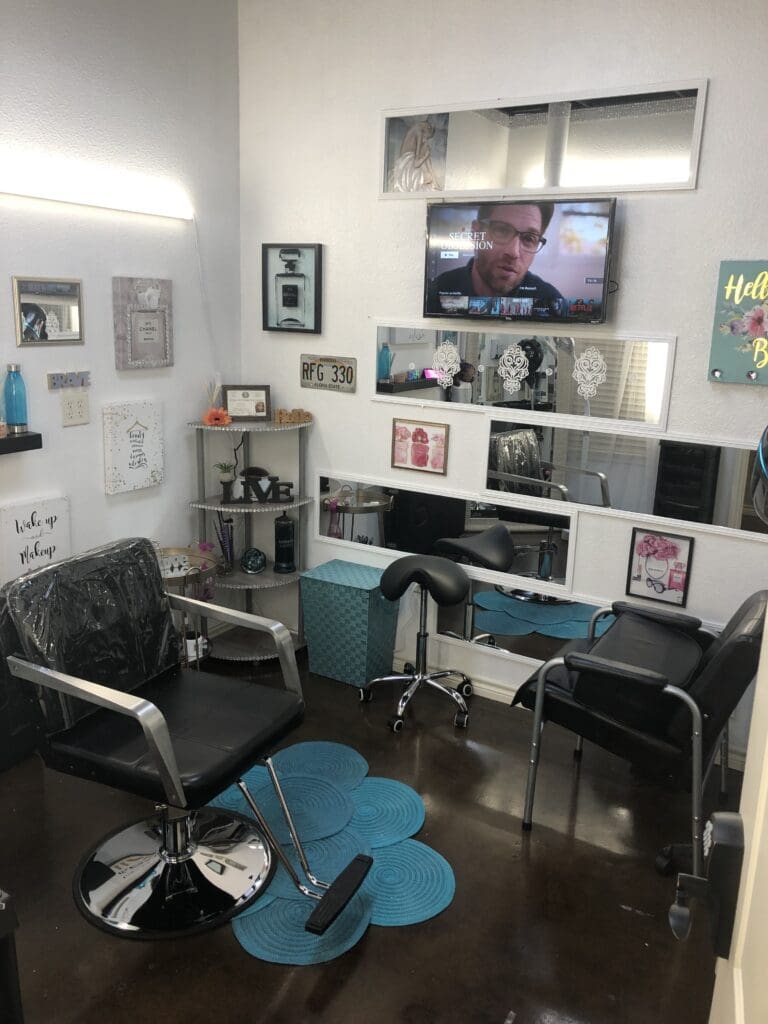Mallorca salon studios is the top rated salon suites in San Antonio. Offering beauty professionals salon suites for rent in San Antonio so they can run their independent business. Salon studios in San Antonio, San Antonio salon suites, hair salon suites in San Antonio, San Antonio salon for rent, San Antonio suites for rent. 