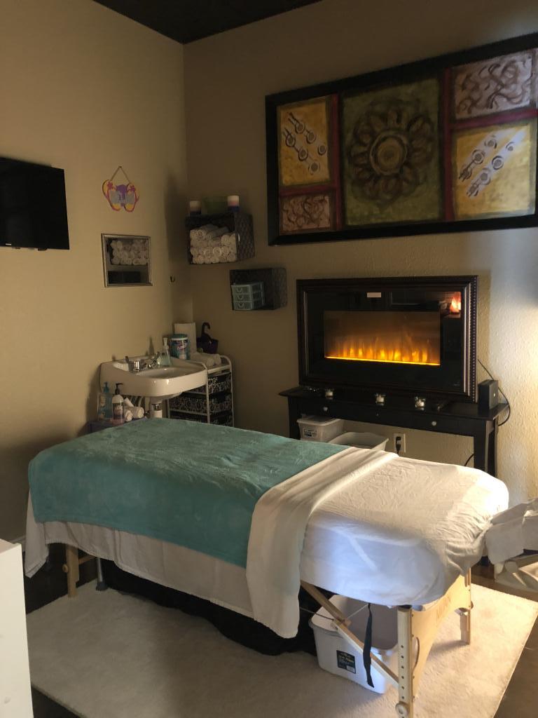 Mallorca salon studios is the top rated salon suites in San Antonio. Offering beauty professionals salon suites for rent in San Antonio so they can run their independent business. Salon studios in San Antonio, San Antonio salon suites, hair salon suites in San Antonio, San Antonio salon for rent, San Antonio suites for rent.