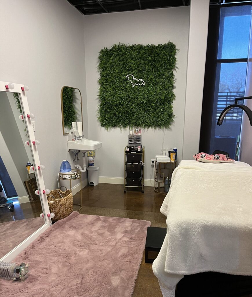 Mallorca Salon Studios & Suites is the top rated salon suites in San Antonio. Offering beauty professionals the perfect salon suites for rent in San Antonio through 4 locations, hair stylists, estheticians, barbers, and more can find their new business home. San Antonio salon studios, North Star salon suites, salon suites in North Star, Salon suites for rent in north star, North Star salon studios, salon studios for rent in North Star, salon suites in San Antonio for rent. salon pricing, San Antonio salon suite, beauty business.