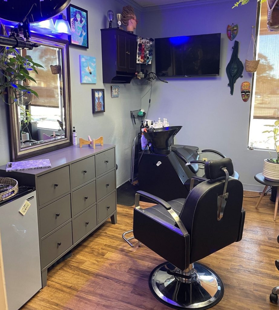 Personalized private salon suite in San Antonio with shampoo bowl, styling chair, and custom decor